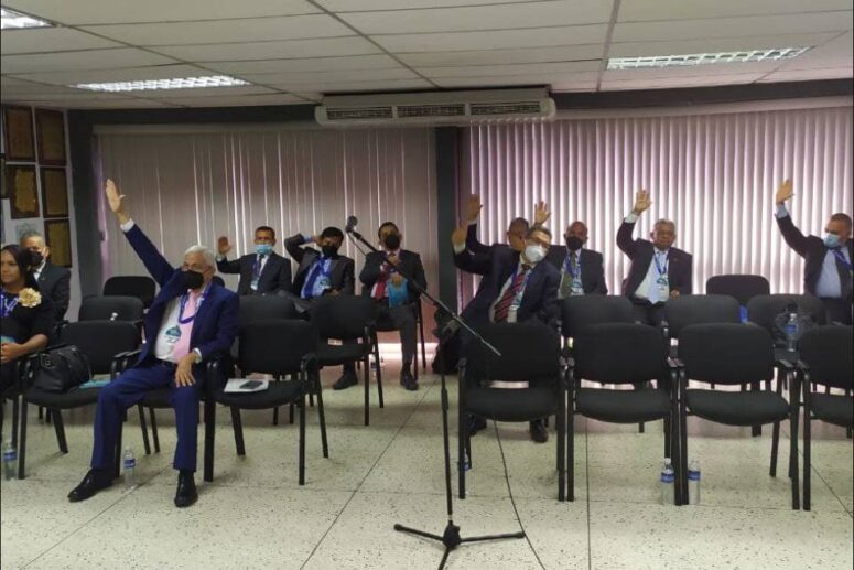 Principales autoridades de IUNAV reelectas en la Junta de Gobierno