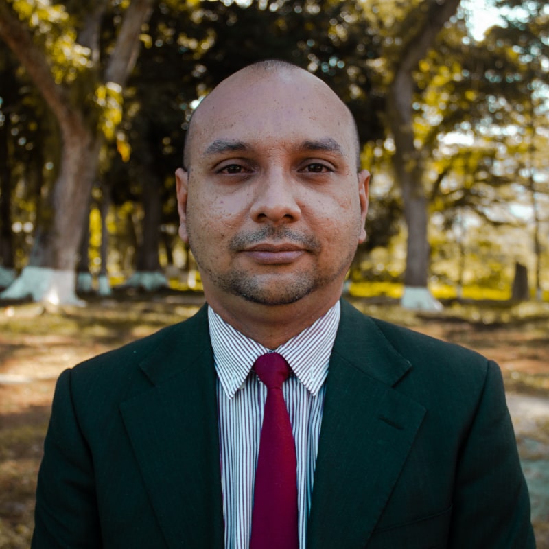 Dr. Mauro león